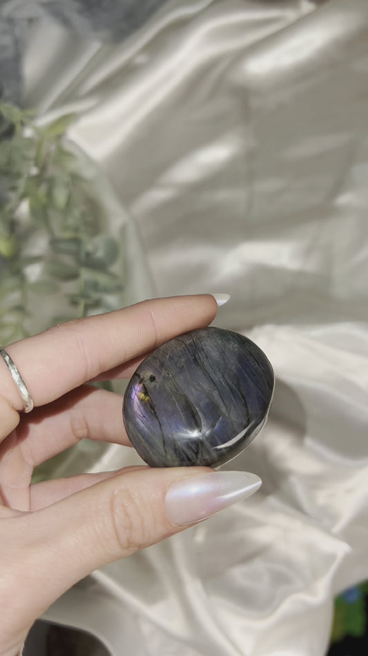 Labradorite Palmstone M