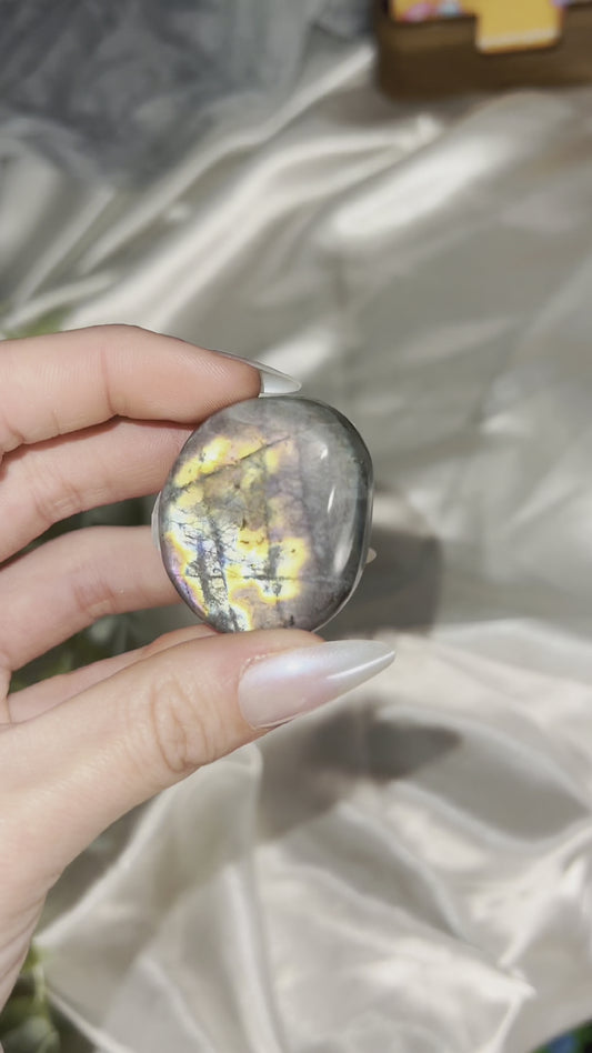 Labradorite Palmstone H