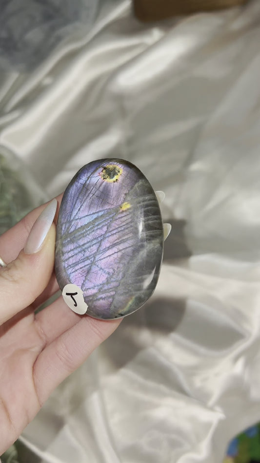 Labradorite Palmstone J